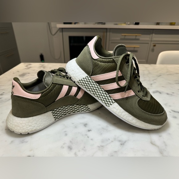Adidas army green and pink running shoes - Picture 2 of 8
